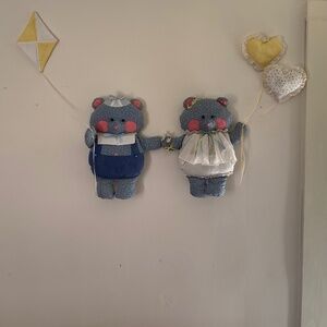 Set of 2 Teddy bear wall hangings